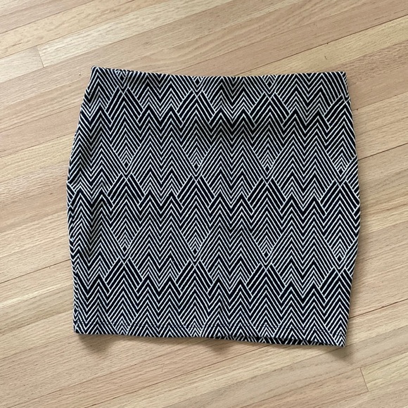 Zara Stretchy Mini Skirt - Size L - Picture 1 of 4